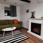 вивиан - модерна за гости Villa Reselets