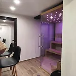 вивиан - модерна за гости Villa Reselets