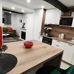 вивиан - модерна за гости Villa *