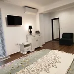 вивиан - модерна за гости Villa Reselets