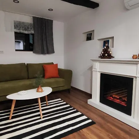 вивиан - модерна за гости Villa Reselets