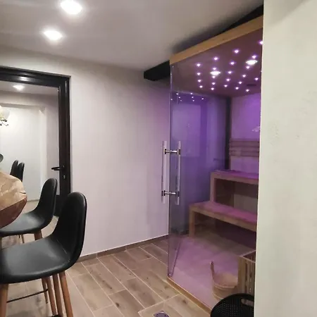 вивиан - модерна за гости Villa Reselets