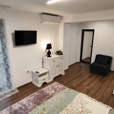 вивиан - модерна за гости 빌라 Reselets