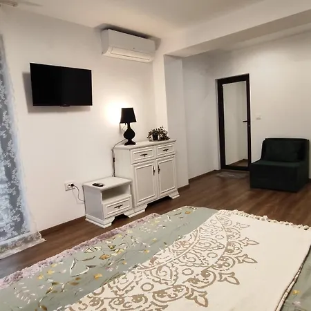 вивиан - модерна за гости Villa Reselets