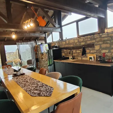 빌라 вивиан - модерна за гости Reselets