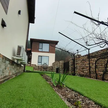 вивиан - модерна за гости Villa Reselets