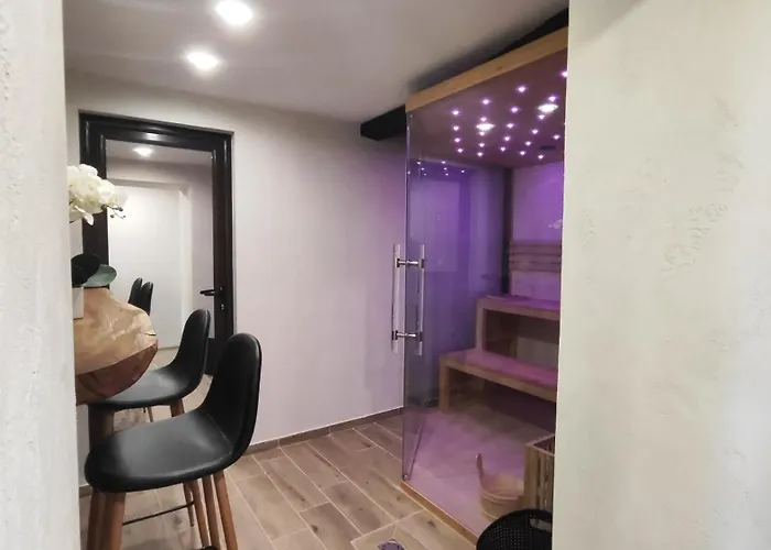 вивиан - модерна за гости ヴィラ Reselets