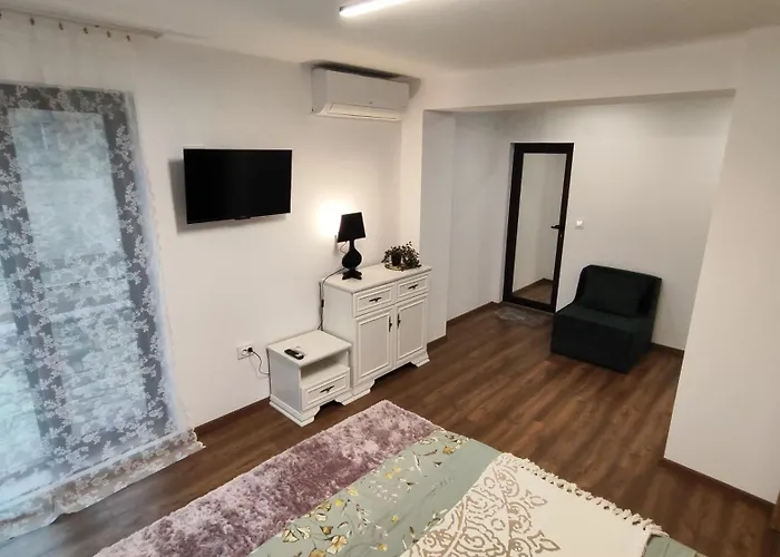 вивиан - модерна за гости ヴィラ Reselets