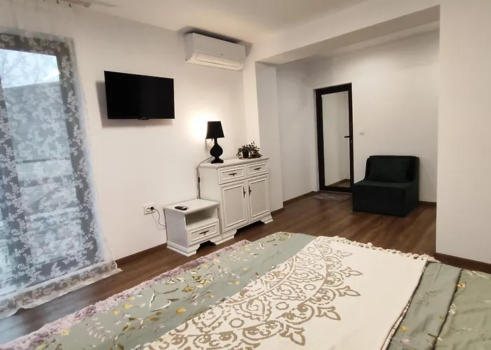 вивиан - модерна за гости ヴィラ Reselets