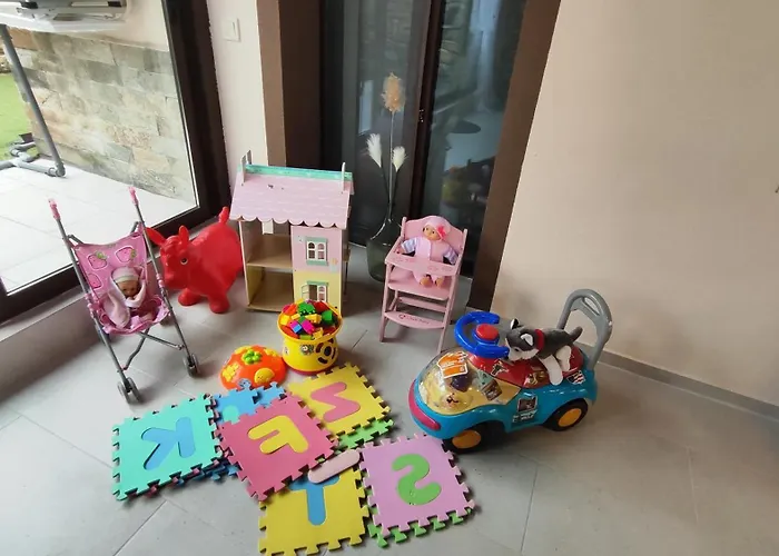 вивиан - модерна за гости ヴィラ Reselets