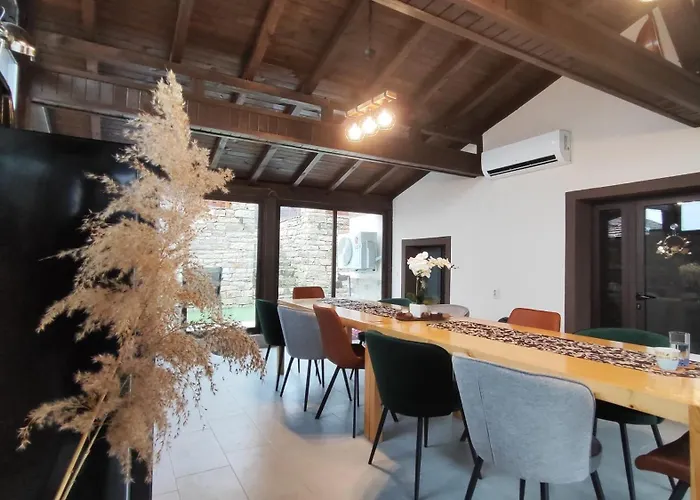 вивиан - модерна за гости ヴィラ *