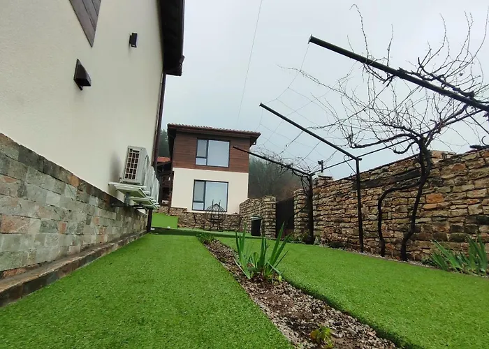 вивиан - модерна за гости ヴィラ Reselets