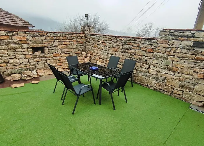 вивиан - модерна за гости ヴィラ